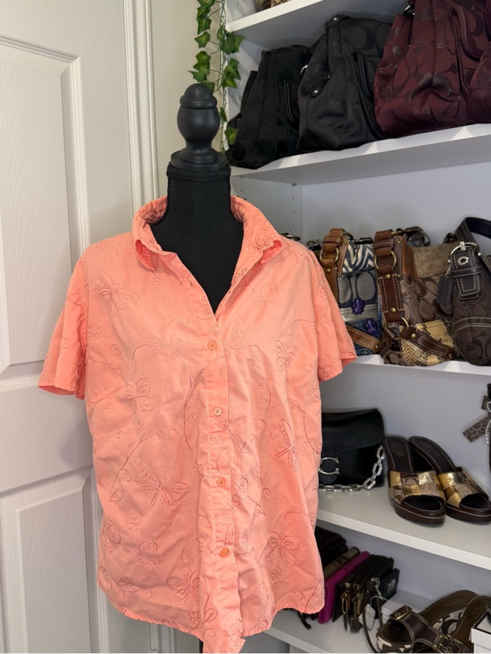 Kim Rogers Coral Embroidered Short-Sleeve Button-Down Shirt